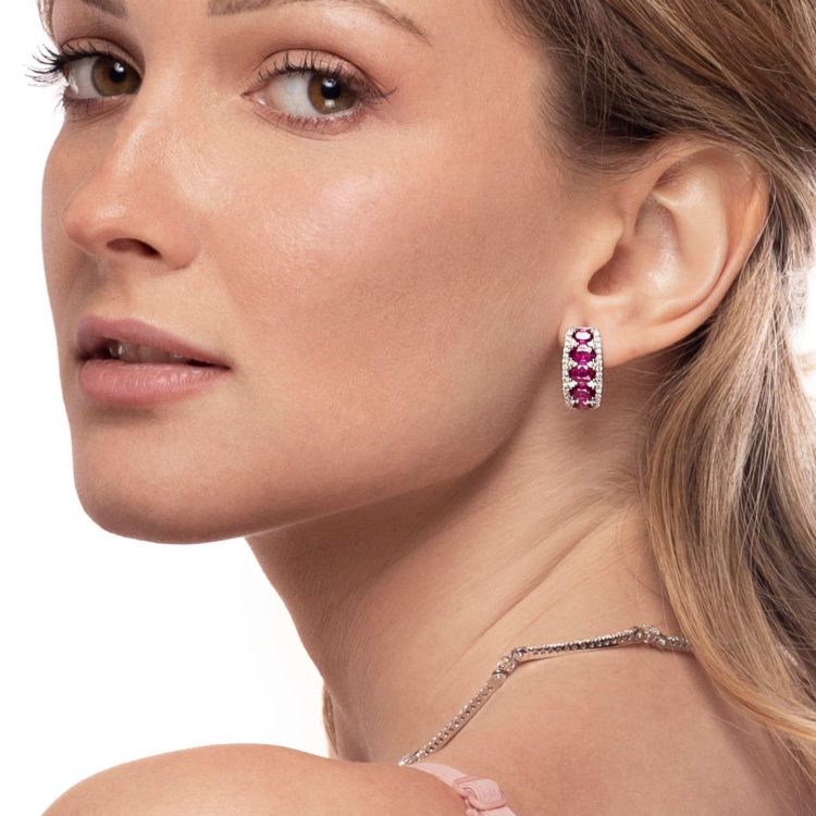 earrings with diamonds and Burmese rubies Orecchini in oro bianco con brillanti e rubini birmani b ER15233R