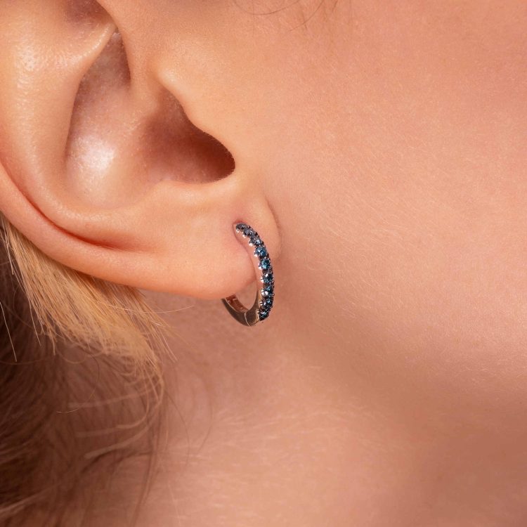 Orecchini Cerchi oro bianco diamanti blu earrings blue diamonds sconto discount a