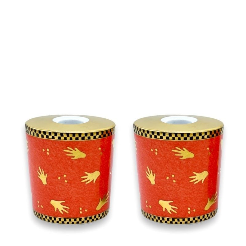 Coppia candelieri in porcellana BVLGARI - Rosenthal collezione “Mani al vento” Pair of BVLGARI - Rosenthal porcelain candlesticks, collection 