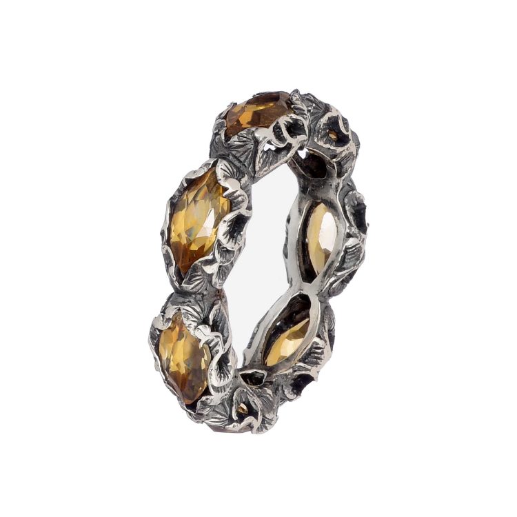 ETERNITY RING WITH SEVEN MULTI-FACETED CUT STONES