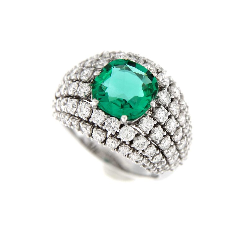 Anello stars in oro bianco con brillanti e smeraldo 2,82 ct - immagine 2