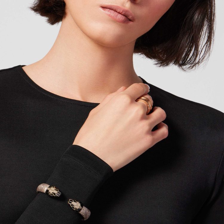 Serpenti Forever Leather bracelet in light gold-plated brass - Image 2