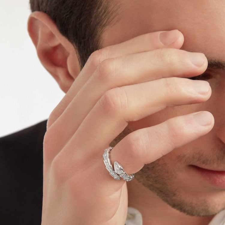 Serpenti Viper one-coil 18 kt white gold ring set with full pavé diamonds - Image 5