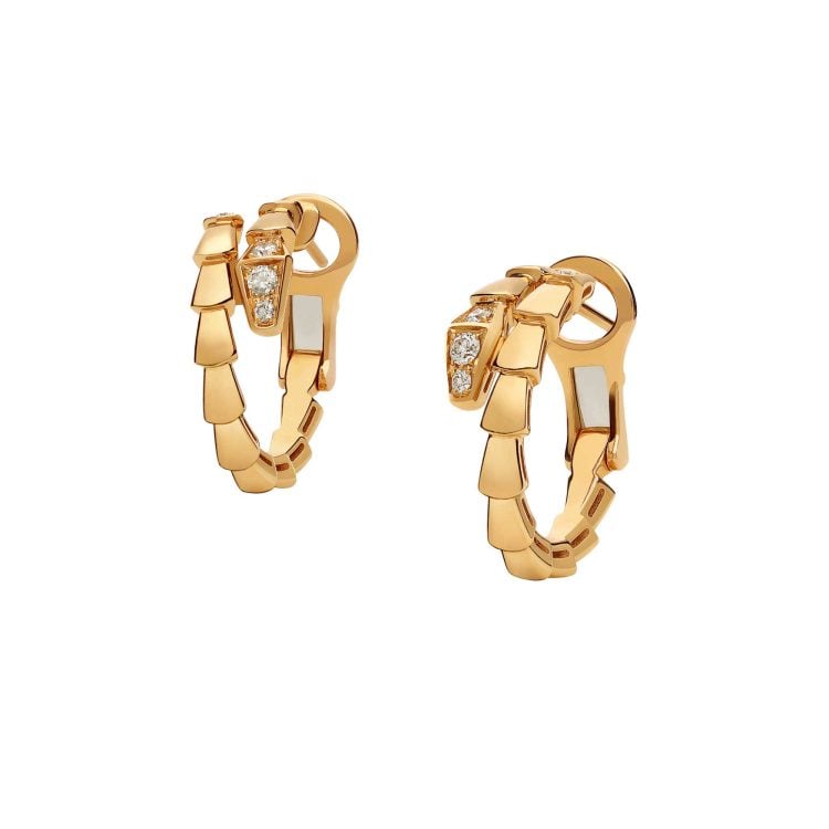 Serpenti Viper 18 kt yellow gold hoop earrings set with pavé diamonds on the head and tail - Image 2