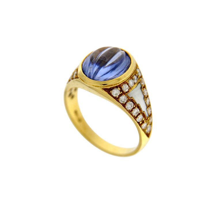 Carlo Ilario yellow gold ring with mother-of-pearl cabochon sapphire and brilliants