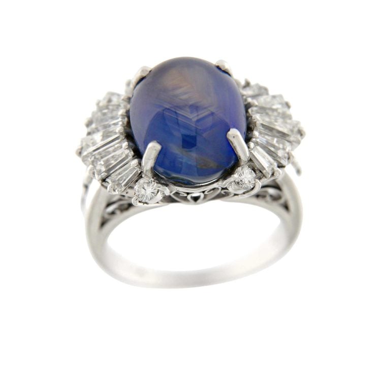 PLATINUM RING WITH 15.78 ct CABOCHON SAPPHIRE AND 50’s DIAMONDS - Image 2