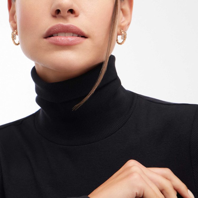 Serpenti Viper 18 kt rose gold hoop earrings set with demi pavé diamonds - Image 3