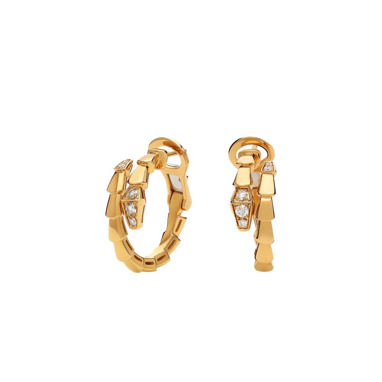 Serpenti Viper 18 kt yellow gold hoop earrings set with pavé diamonds on the head and tail