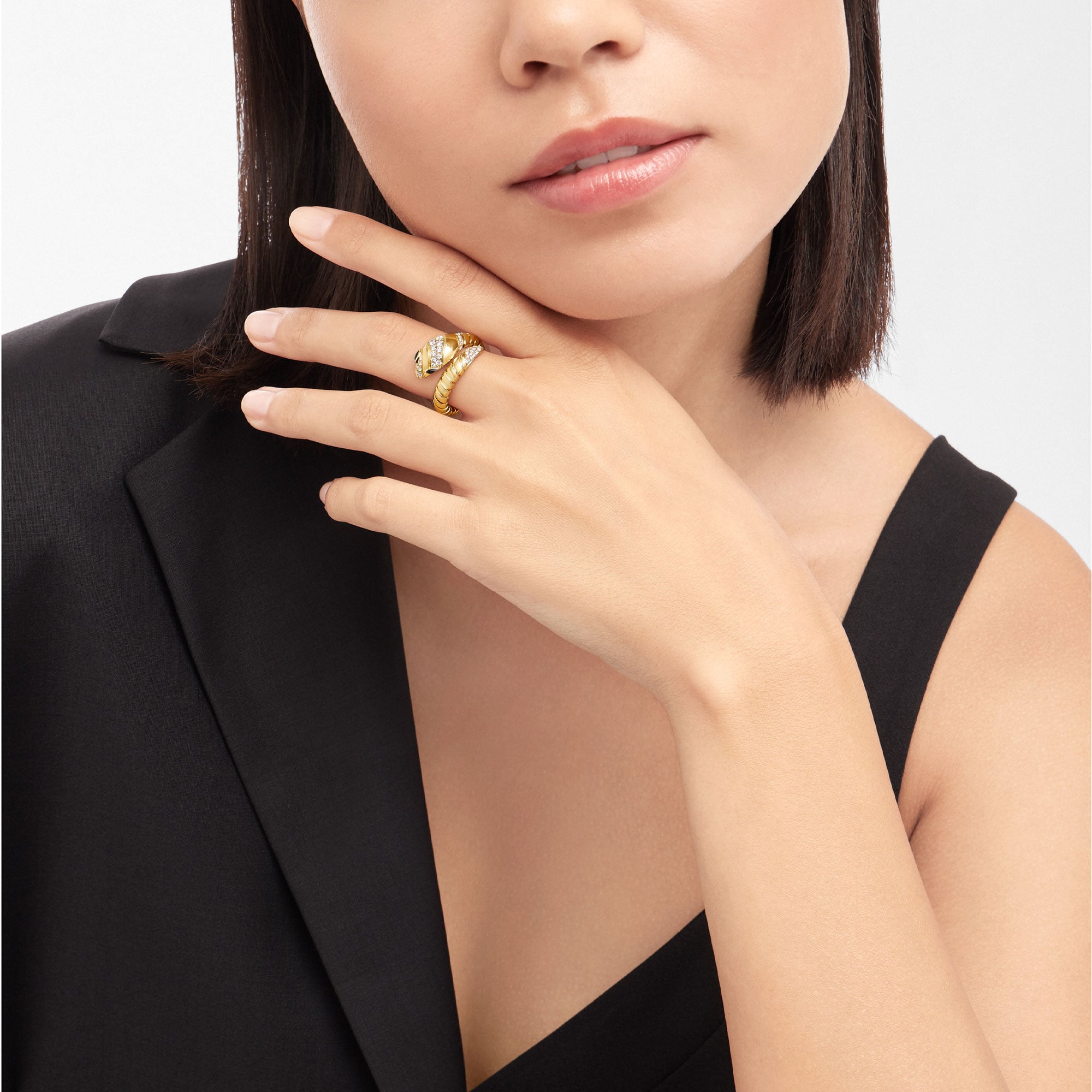 Serpenti Tubogas Ring demi pavé diamonds head and the tail and black onyx eyes - Image 3